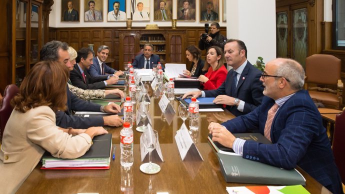 Consejo de Gobierno reunido en Valdecilla
