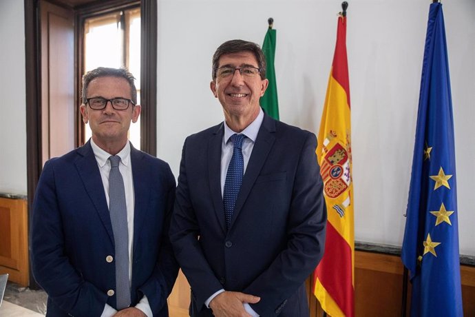 El delegado de Turismo de la Junta en Granada, Gustavo Rodríguez, con el vicepresidente andaluz, Juan Marín