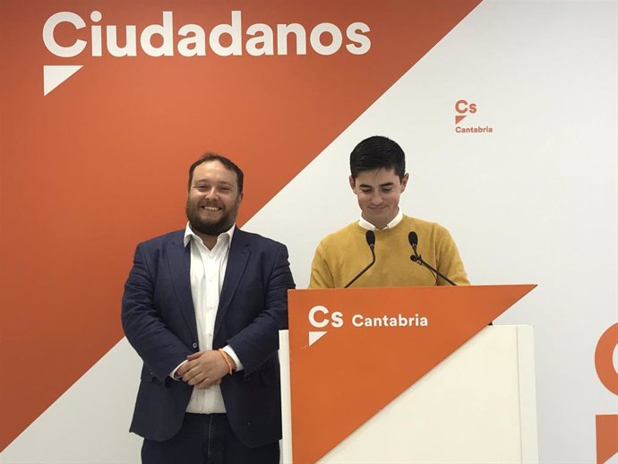 El diputado regional de Cs, Diego Marañón, y el candidato del partido por Cantabria al Congreso de los Diputados, Rubén Gómez