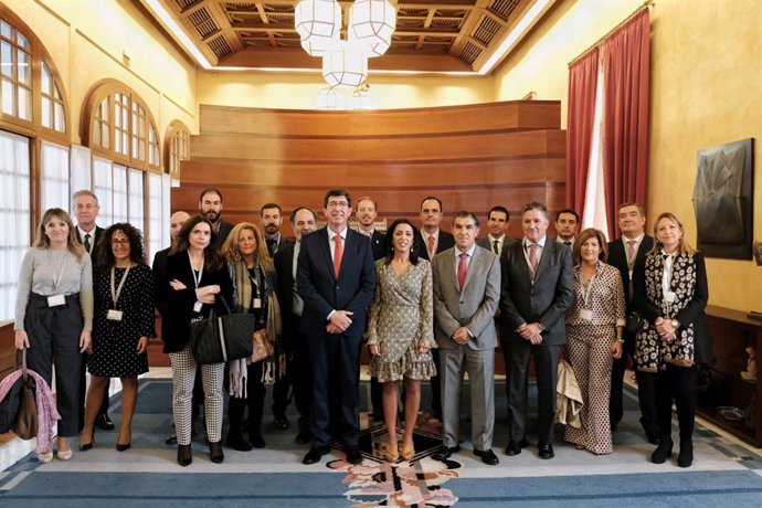 Jueces, magistrados y fiscales de Andalucía visitan el Parlamento andaluz