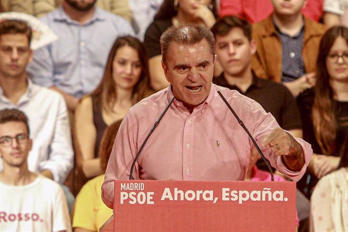 El secretario general del PSOE madrileño, José Manuel Franco, interviene durante un acto de la precampaña socialista, en Alcorcón (Madrid/España) a 13 de octubre de 2019.