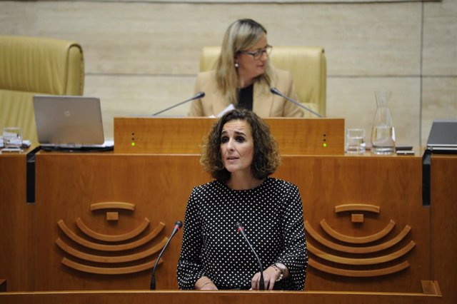 La consejera Olga García, en el Pleno de la Asamblea