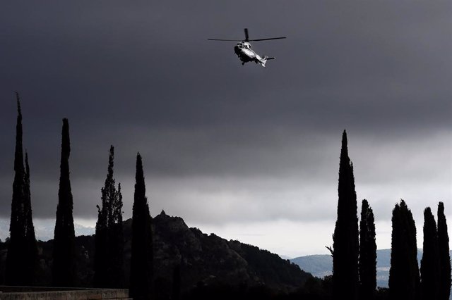 El helicóptero que transportará el féretro con los restos mortales de Francisco Franco hasta el cementerio de El Pardo-Mingorrubio, un Super Puma del Ejército del Aire, a su llegada al Valle de los Caídos, en Madrid, a 24 de octubre de 2019.