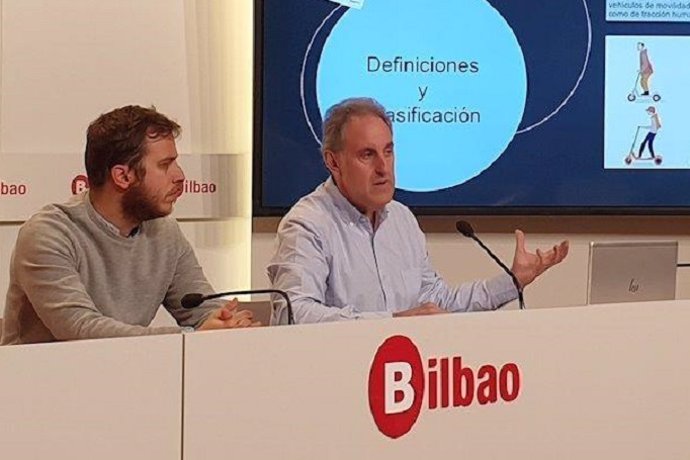 Alfonso Gil, concejal de Movilidad de Bilbao, presenta la regulación sobre  el uso de patinetes en Bilbao