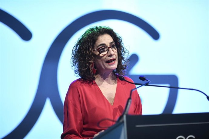 La ministra de Hacienda en funciones, María Jesús Montero durante su intervención en la clausura el `I ClosinGap Equality Summit en la sede de Vodafone en Madrid, a 17 de octubre de 2019.