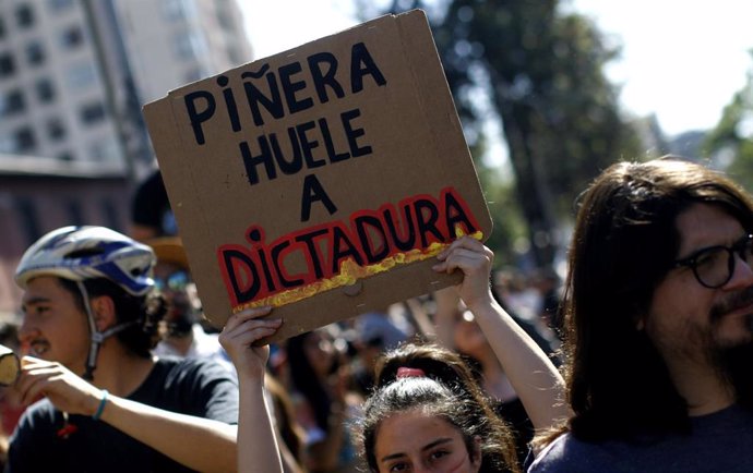Manifestación contra Piñera en Santiago