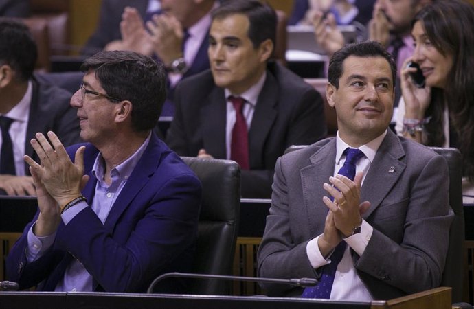 ebate de totalidad del proyecto de Ley de Presupuestos de la Comunidad Autónoma de Andalucía para 2020.El presidente de la Junta de Andalucía, Juanma Moreno (d), junto al vicepresidente de la Junta, Juan Marín (i) durante el debate. En el Parlamento de 