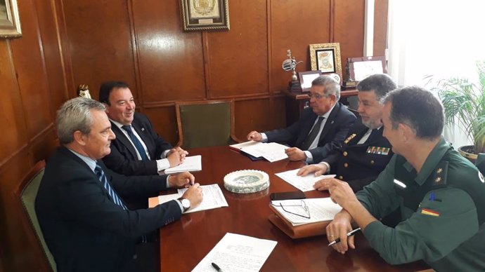 Reunión entre el subdelegado del Gobierno en Sevilla, Carlos Toscano, y el fiscal jefe de Sevilla, Luis Fernández Arévalo