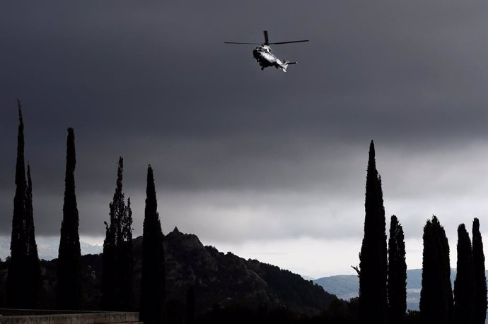L'helicpter que transportar el fretre amb les restes mortals de Francisco Franco fins al cementiri de El Pardo-Mingorrubio, un Cougar de l'Exrcit de l'Aire, al Valle de los Caídos, Madrid, 24 d'octubre del 2019.