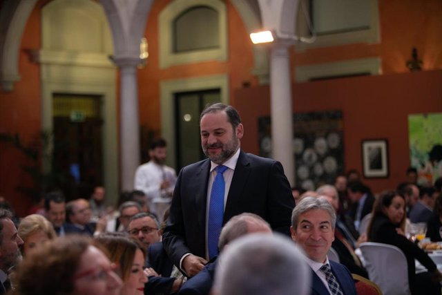El secretario de Organización del PSOE y ministro de Fomento en funciones, José Luis Ábalos, este jueves en Sevilla en un desayuno informativo organizado por la Cadena Ser. 