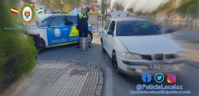 Sevilla.-Sucesos.- Investigan a dos personas por ofrecer barriles de cerveza de 