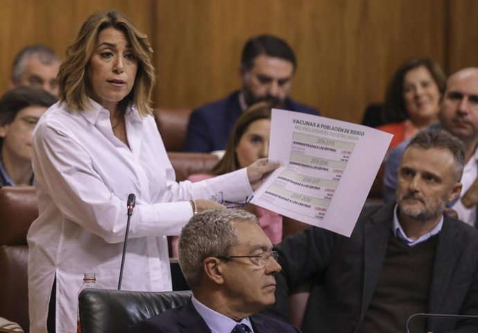 Sesión de control al Gobierno. La presidenta del Grupo Parlamentario Socialista, Susana Díaz, ante el Pleno del Parlamento, este jueves.