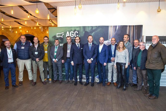 El consejero de Desarrollo Rural, Ganadería, Pesca, Alimentación y Medio Ambiente, Guillermo Blanco, interviene en la inauguración de la I Jornada Técnica de Vacuno de Leche de AgroCantabria