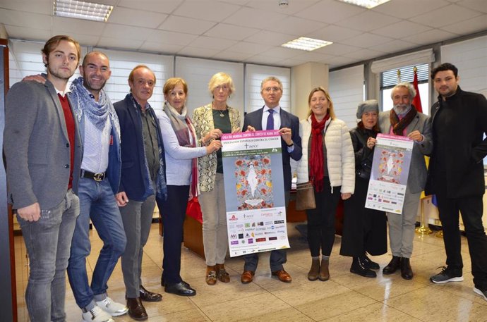 La consejera de Educación, Formación Profesional y Turismo, Marina Lombó, recibe al presidente de la Asociación Española contra el Cáncer, Pedro Prada