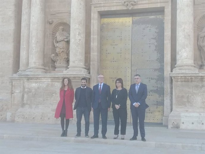 El ministro de Cultura en funciones, José Guirao, en el centro de la imagen junto al conseller Vicent Marz y la directora general de Cultura y Patrimonio, Carmen Amoraga