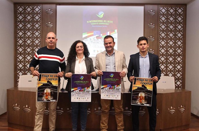 Presentación de la exposición ornitológica de Alburquerque