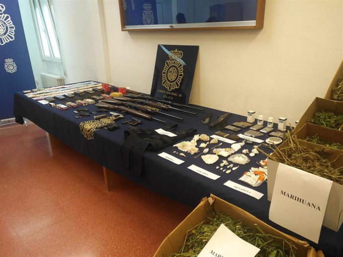 Material intervenido en el marco de la 'Operación Peine' con 8 detenidos en Ferrol.