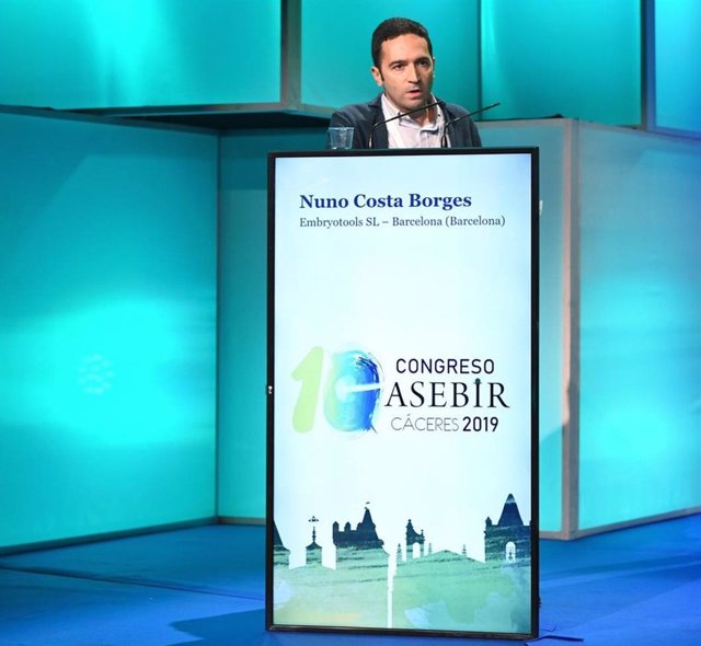 El director científico del laboratorio español Embryotools, Nuno Costa-Borges, durante su intervención en el X Congreso de ASEBIR