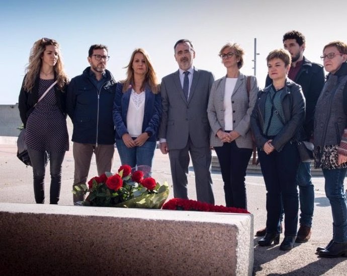 Homenaje del PSC a víctimas del franquismo en Barcelona con Manuel Cruz