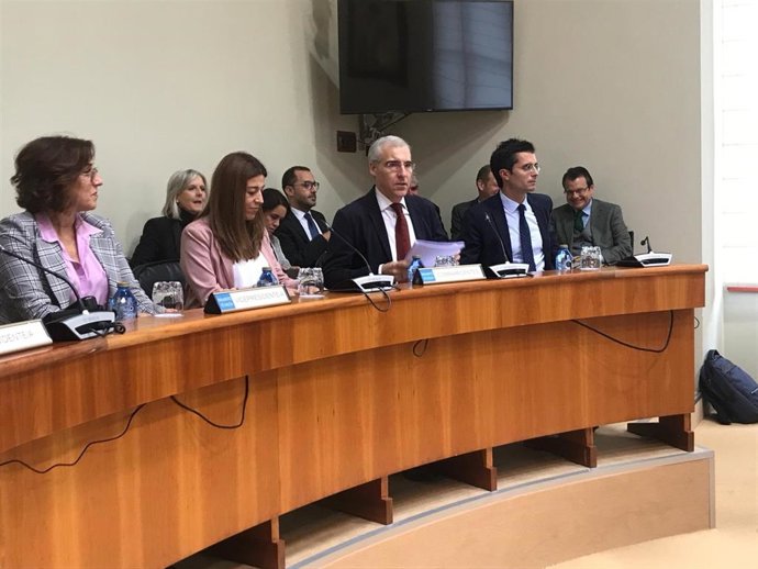 El conselleiro de Economía, Francisco Conde, comparece en la Comisión de Economía, Facenda e Orzamentos