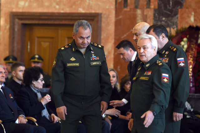 De uniforme en el centro de la imagen el general Sergei Shoigu, ministro de Defensa de Rusia