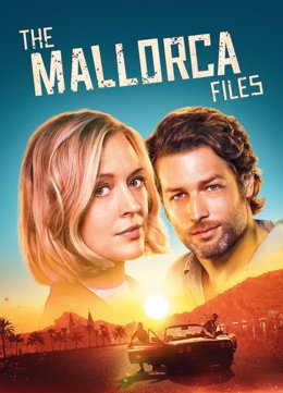 Protagonistas de 'The Mallorca Files', Ele Rhys y Julian Looman