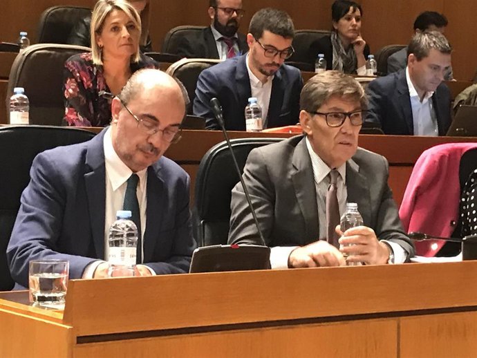 El presidente del Gobierno de Aragón, Javier Lambán en sesión plenaria
