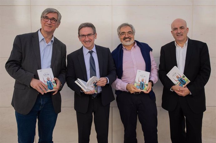 Salvador Busquets (Critas), Jaume Giró (La Caixa), Eduard Sala (Ganador del Premio Feel Good) y Jordi Nadal (Plataforma Testimonio)