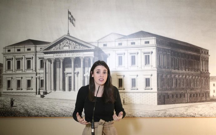 La portaveu d'Unidas Podemos al Congrés dels Diputats, Irene Montero, en roda de premsa davant els mitjans després de la reunió de la Diputació Permanent del Congrés, a Madrid (Espanya), a 22 d'octubre de 2019.