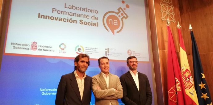 Juan María Sánchez, director del Institito I-COMMUNITAS de la UPNA; Luis Campos, director genereal del Observatorio de la Realidad Social; y Pablo Pérez López, director del Instituto Cultura y Sociedad (ICS) de la Universidad de Navarra