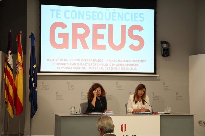 La consellera de Salud y Consumo, Patricia Gómez, y la portavoz del Govern, Pilar Costa, en rueda de prensa