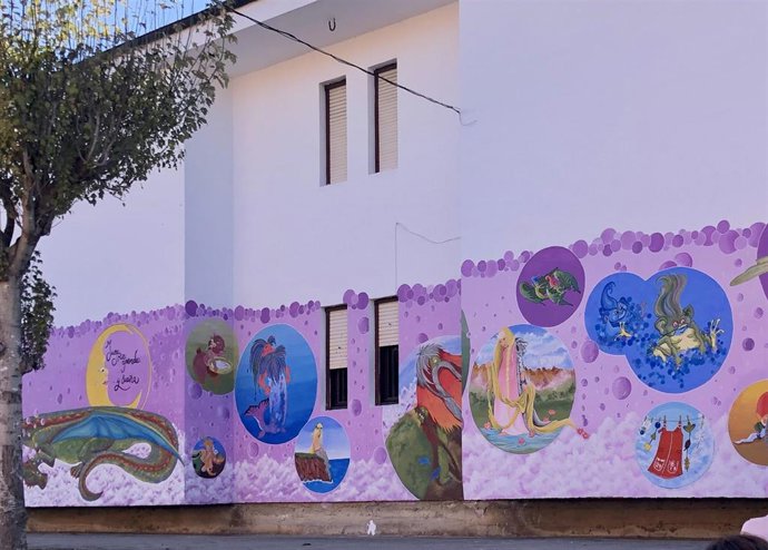 El colegio José Luis Hidalgo inaugura su nuevo mural mitológico