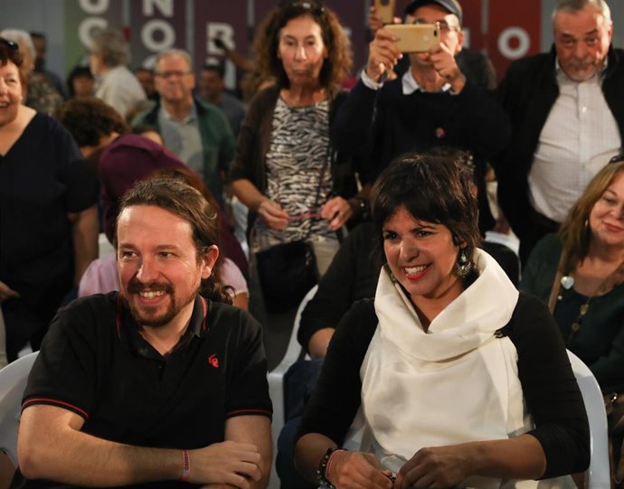 El candidato de Unidas Podemos a la Presidencia del Gobierno, Pablo Iglesias, junto a la coordinadora general de Podemos Andalucía, Teresa Rodríguez