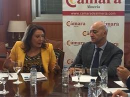 Crespo durante la reunión mantenida en la Cámara de Comercio de Almería