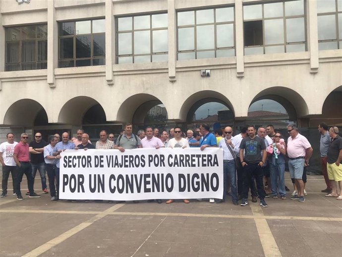Sindicatos de transporte de viajeros por carretera amenazan con huelga si la patronal no negocia el convenio