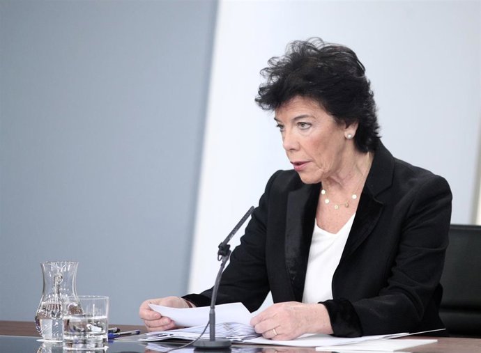 La ministra Portavoz en funciones, Isabel Celaá, comparece ante los medios de comunicación tras la reunión del Consejo de Ministros, un día después de la exhumación de Francisco Franco, en Madrid (España), a 25 de octubre de 2019.