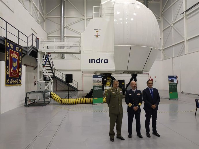 Acto de entrega del simulador de vuelo del helicoptero NH90 de Indra al Ejercito de Tierra