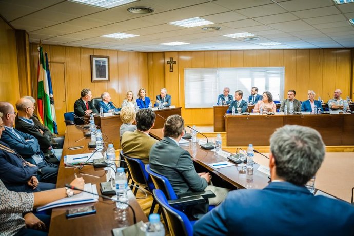 La consejera de Fomento de la Junta se reúne con alcaldes del Poniente de Almería