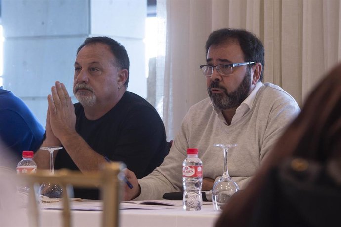 El secretario nacional de la Federación de Industria de CC.OO, Agustín Martín (izda), y su homólogo de Cantabria, Daniel San Miguel (derecha)