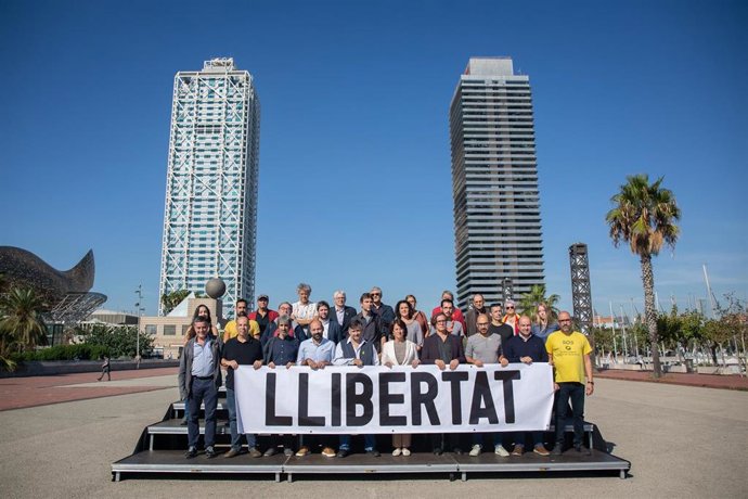 Representantes de las entidades adheridas a la manifestación del sábado 25 de octubre contra la sentencia del 1-O