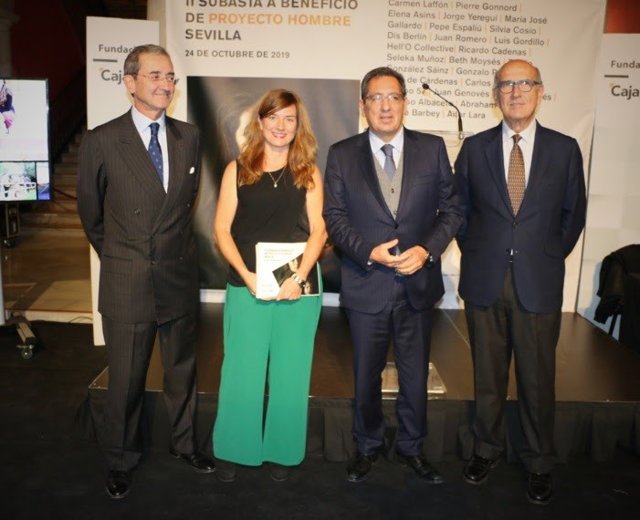 La Fundación Cajasol acoge en Sevilla una subasta de pinturas y un cóctel solidario en beneficio de Proyecto Hombre Sevilla.