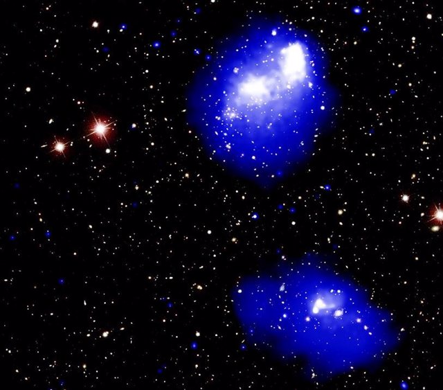 Cuatro cúmulos de galaxias en rumbo de colisión