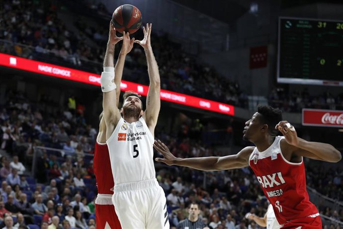 Rudy Fernández atrapa un rebot en el Reial Madrid - Baxi Manresa