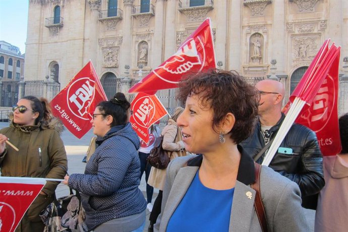 Elvira Ramírez en la concentración de las trabaajdoras de comedores escolares.