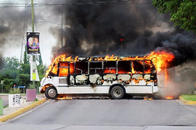 Incendio de un autobús durante la fallida detención del hijo de 'El Chapo'