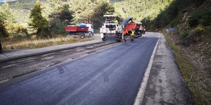 Obras de mejora en una carretera aragonesa.