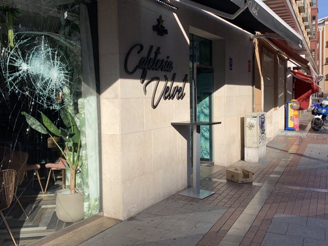 Detenido un hombre por destrozar las cristaleras de 4 establecimientos y un portal en Valladolid