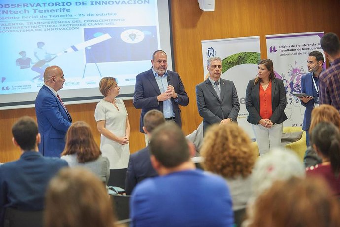 El vicepresidente del Cabildo de Tenerife, Enrique Arriaga, inaugura el 'I Observatorio de Innovación'