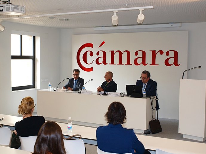 Encuentro del embajador de España en Emiratos Árabes Unidos, Antonio Álvarez Barthe, con empresas navarras