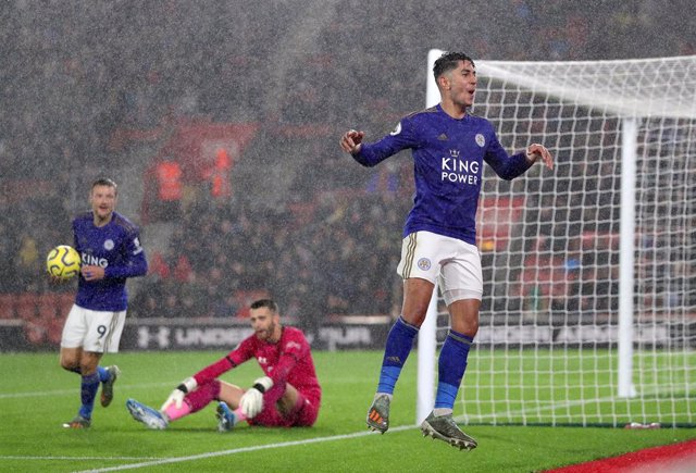 El jugador español Ayoze Pérez celebra un gol con el Leicester en la goleada al Southampton